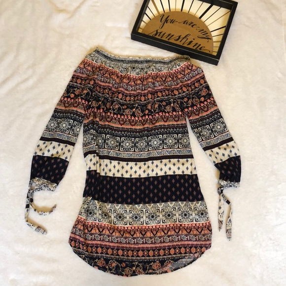 Dresses & Skirts - Off the shoulders dress, long sleeve boho mini